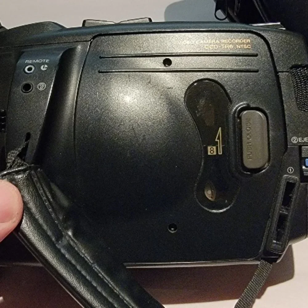Sony CCD TR6 Handycam Camcorder